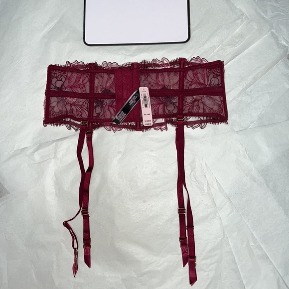 (L) 2pcs Victoria’s Secret Floral Embroidered Set Garter and Thong Panty - Picture 12 of 14